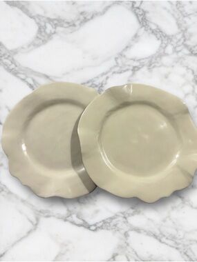 Set of 2 Lunares San Francisco
Ruffle Enamel Dinner Plates -
Cream/Ivory - Large